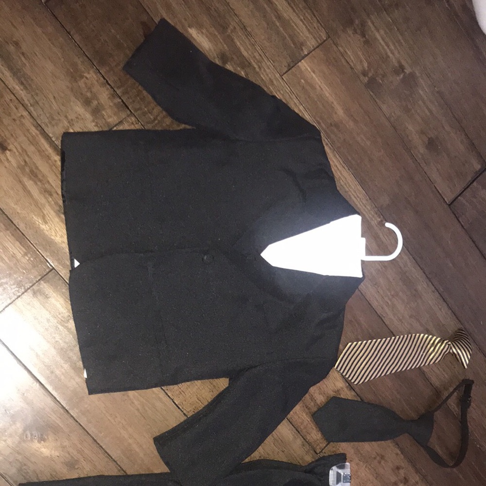 NWOT Toddler suit sz 3T